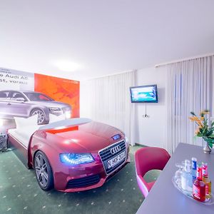 Zimmer mit Kingsize-Bett